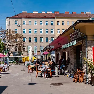 https://elinopoly-apartment-2-bedroom.vienna-besthotels.com
