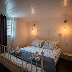 https://athinas-little-apartment.hotels-of-thessaloniki.com